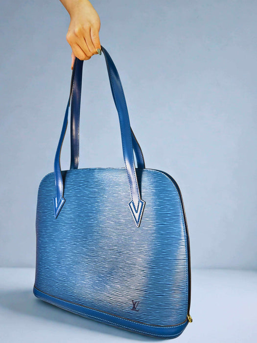 LOUIS VUITTON Lussac Blue Epi Shoulder Bag RANK AB+