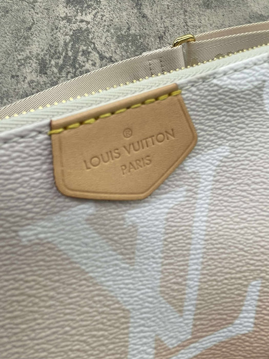 LOUIS VUITTON Multi Pochette Gradient Pink Giant Monogram Bag. RANK A