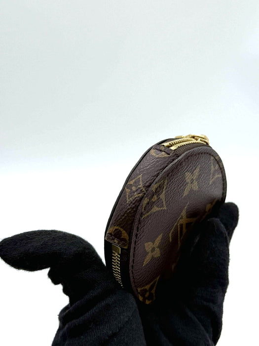 LOUIS VUITTON Multi Pochette Monogram Crossbody Bag. RANK A