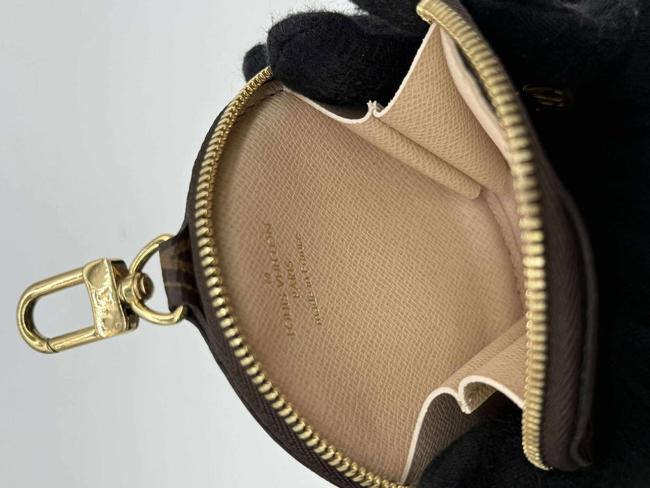 LOUIS VUITTON Multi Pochette Monogram Crossbody Bag. RANK A