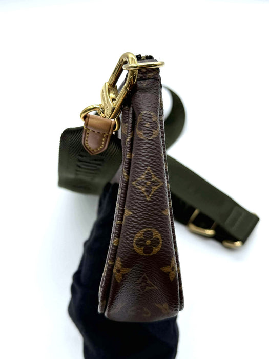 LOUIS VUITTON Multi Pochette Monogram Crossbody Bag. RANK A