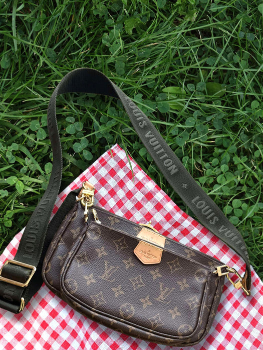 LOUIS VUITTON Multi Pochette Monogram Crossbody Bag. RANK A